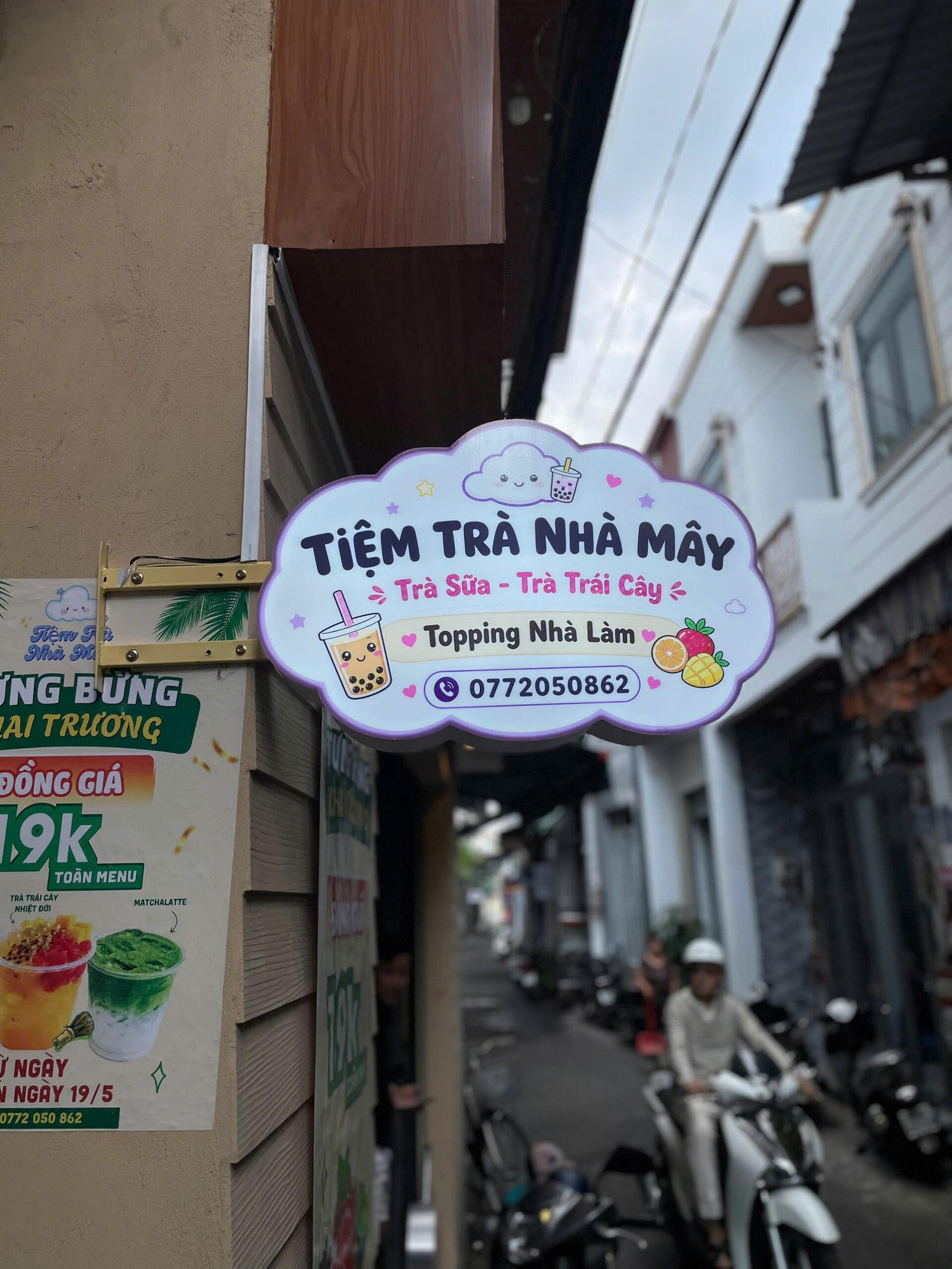 Hộp đèn mica đám mây thiết kế theo yêu cầu